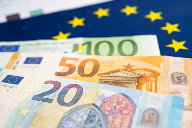 Dotacje i finansowanie projektów: zaliczka, refundacja, dotacja zwrotna oraz pożyczki z umorzeniem